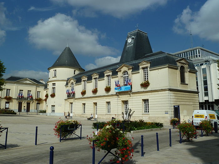 700px-Hôtel_de_ville_-_Clamart_-_Haut-de-Seine_–_France_–_Mérimée_PA00088094